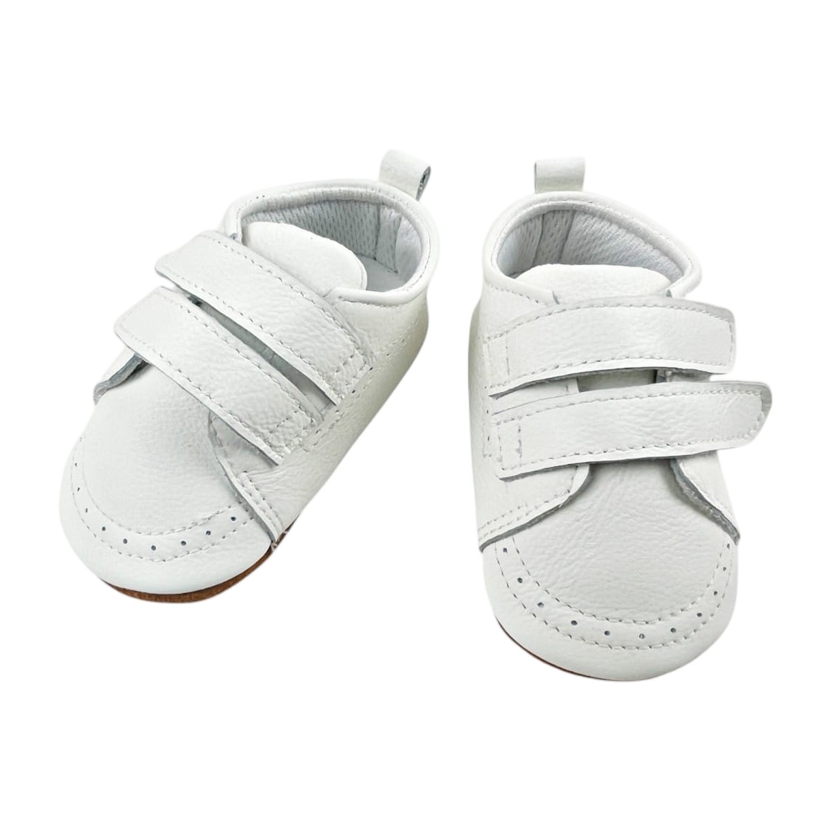 Zapatos bebé de cuero blanco ultraflexibles, vista aerea