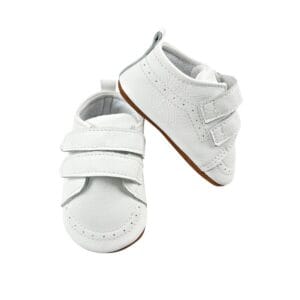 Zapatos bebé primeros pasos de cuero blanco con doble velcro, vista lateral sobre fondo neutro