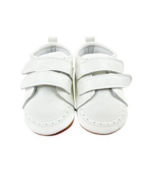 Zapatos bebé primeros pasos de cuero blanco con doble velcro, vista frontal sobre fondo neutro