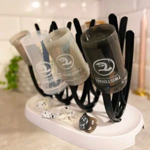 Rack de secado Twistshake usado en cocina limpia y ordenada