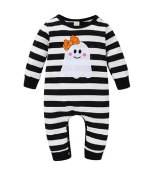 Traje de Halloween para bebé tipo enterito de algodón, diseño fantasma bordado con lazo naranja sobre fondo a rayas blanco y negro.