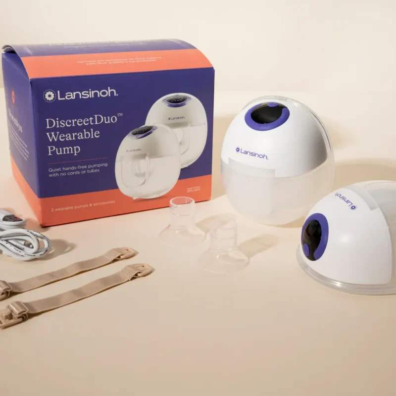Extractor Lansinoh DiscreetDuo cargando mediante cable USB
