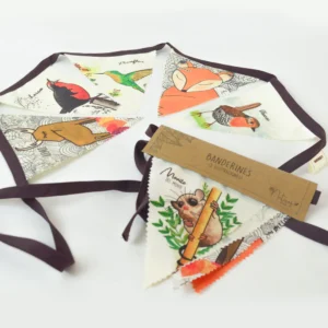 Banderines decorativos impermeables de 1,5 m con ilustraciones inspiradas en la naturaleza, aves, fauna y gatos nativos de Chile. Resistentes para interior y exterior.