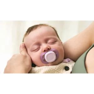 Bebé recién nacido usando chupete Philips Avent Ultra Start 0-2 meses