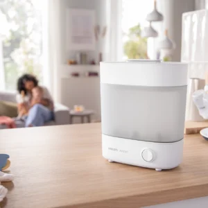 Biberones Philips Avent recién esterilizados listos para alimentar al bebé