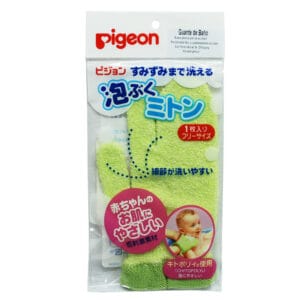 Envase del guante de baño Pigeon con Chitopoly, ideal para la higiene diaria del bebé.