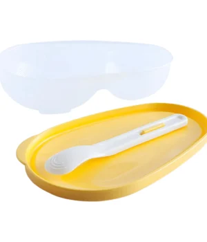 Detalle del set de alimentación Pigeon para bebés de 6 a 12 meses – plato, cuchara y tapa de polipropileno