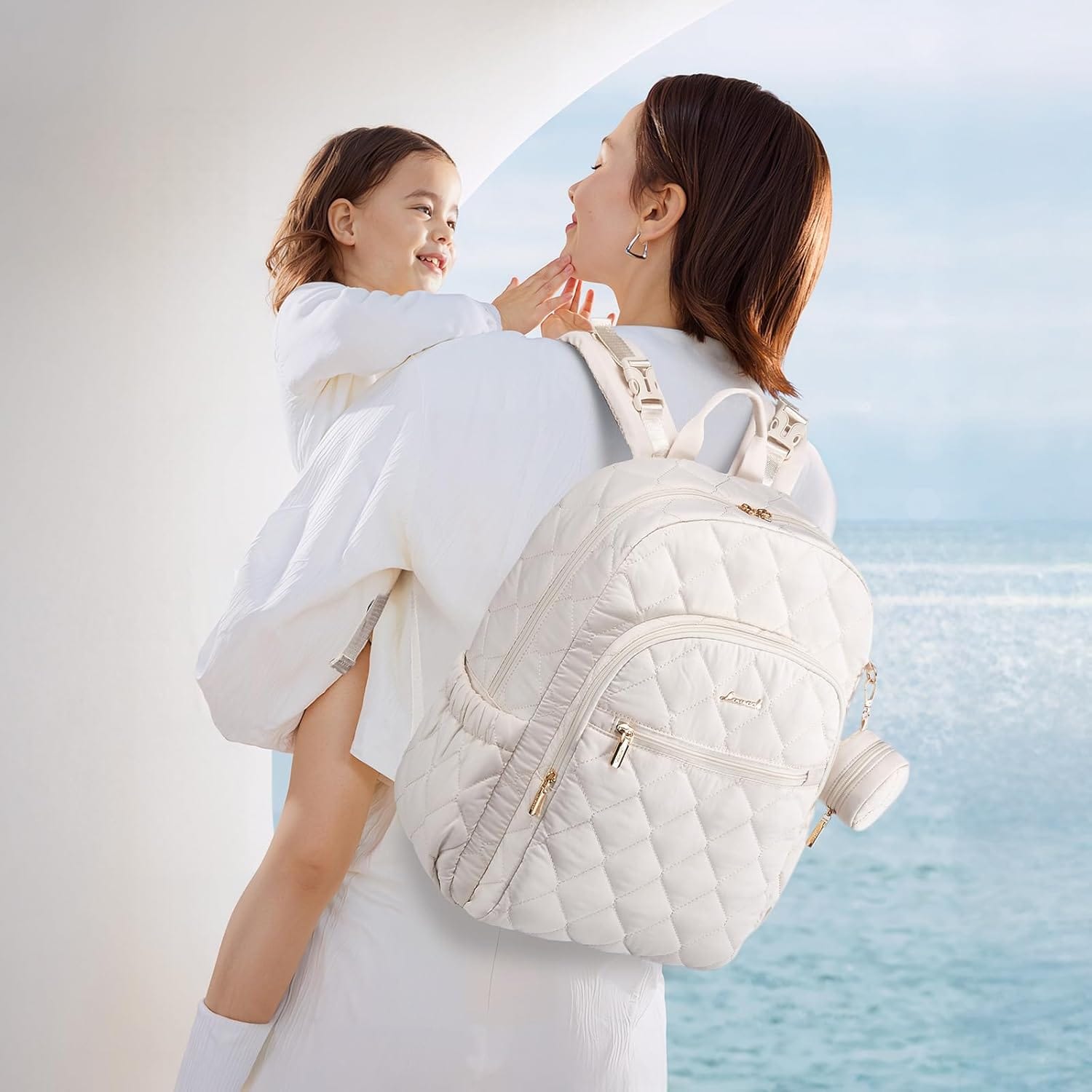 Mochila Maternal Lumi vista frontal en color beige suave.