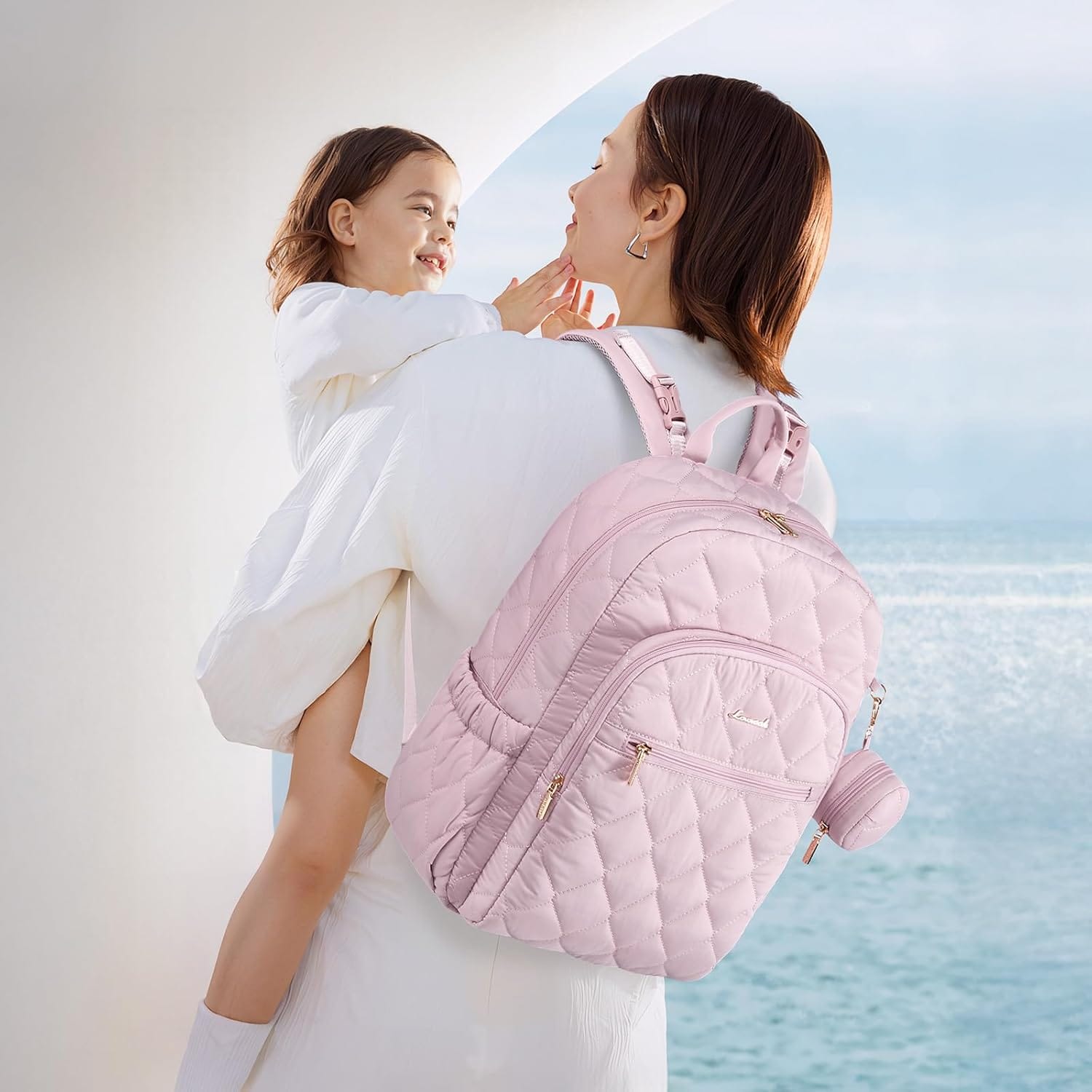 Mochila Maternal Lumi vista frontal en color rosa suave.