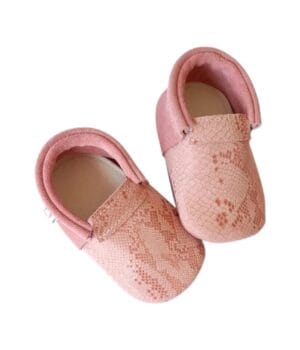 moccs bebé reno con pitón rosado – calzado ergonómico para primeros pasos