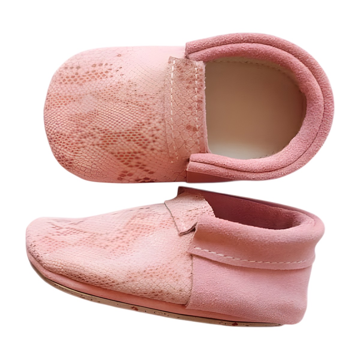 moccs de cuero flexibles para bebé – modelo pitón rosado