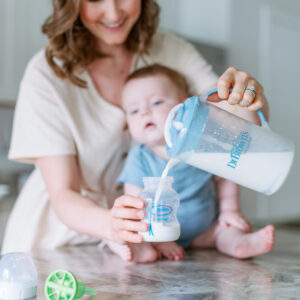 Jarra para mezclar leche Dr. Brown’s azul