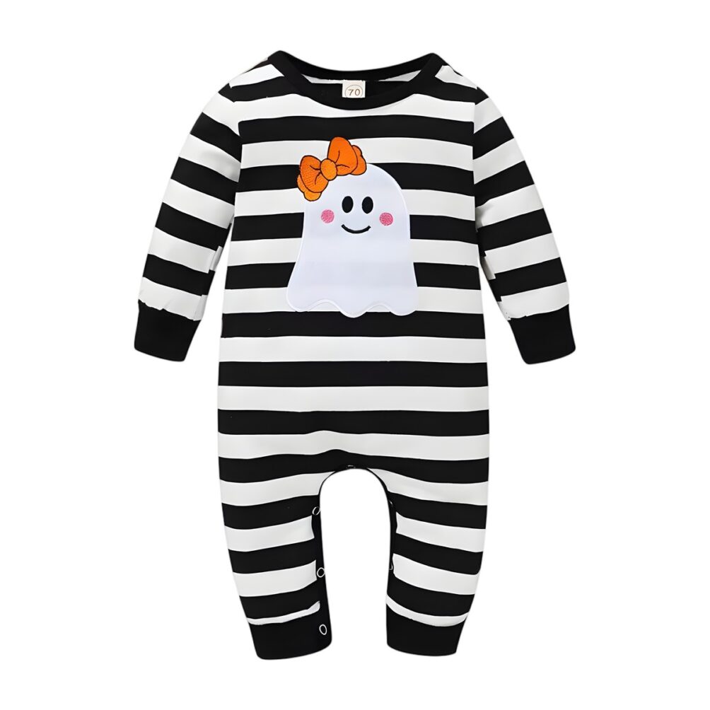 Traje de Halloween para bebé tipo enterito de algodón, diseño fantasma bordado con lazo naranja sobre fondo a rayas blanco y negro.