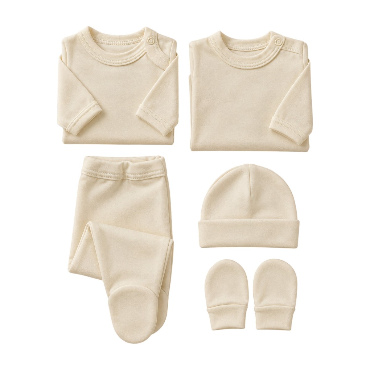 Ajuar crudo para bebé doblado: body, polera, pantalón, gorro y mitones