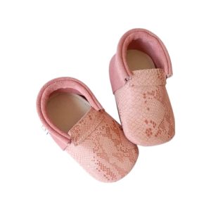 moccs bebé reno con pitón rosado – calzado ergonómico para primeros pasos